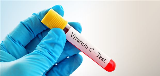 Vitamin-C-Mangelzustände können sich bei einer Vielzahl von Erkrankungen negativ auswirken. Gerade auch bei Patienten mit akutem und bei Long-COVID ist eine Messung der Blutspiegel ratsam.