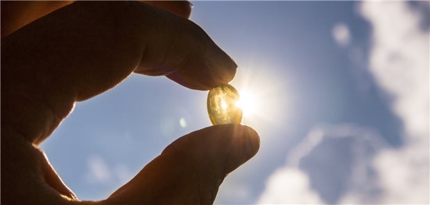 Vitamin D kann als Kapseln supplementiert werden. Eine Studie gibt erste Hinweise darauf, dass Vitamin D das Gesamtüberleben von Patienten mit Melanom beeinflusst.