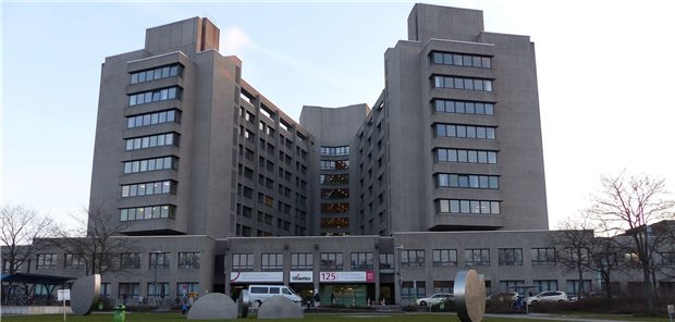 Corona: Mit Gesprächen und Fitnessübungen gegen psychische Belastungen Vivantes-Klinikum in der Hauptstadt: Hier liegen viele der Berliner Corona-Patienten. An den Beschäftigten geht das Leid der Betroffenen nicht spurlos vorüber.