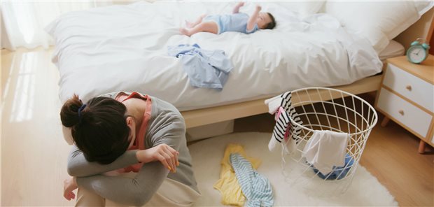 Völlig erschöpft schon nach geringsten Aktivitäten: Das war ein häufiges Langzeit-Symptom von Frauen nach einer Schwangerschaft mit COVID-19.