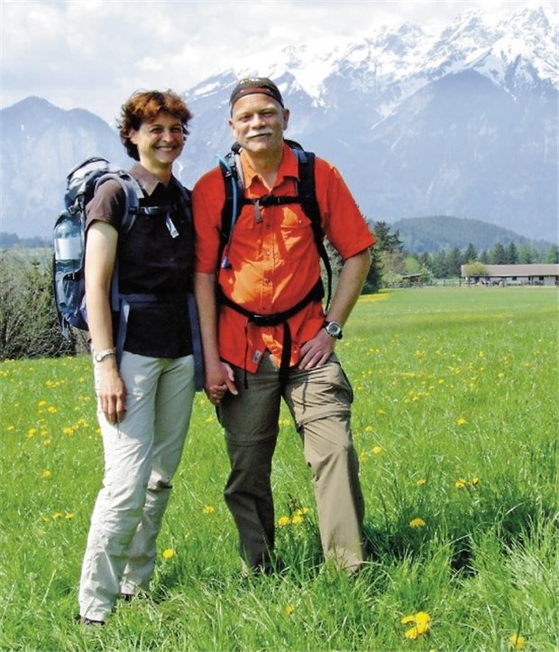 Die Alpen überwunden, trotz Dialyse Volker Blum schaffte trotz chronischer Erkrankung den Weg von München nach Venedig in 30 Tagen. Seine Frau legte die Strecke mit dem Wohnmobil zurück.