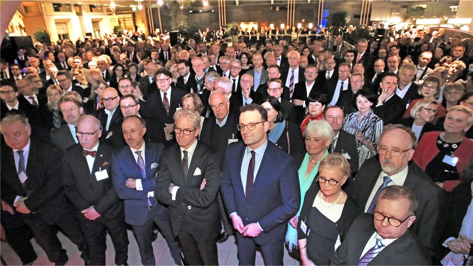 Volles Haus im KaDeWe: Hunderte geladene Gäste kamen zum Austausch und um den Wo...