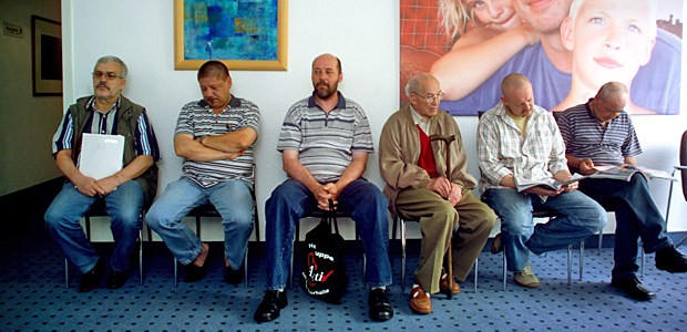 Überversorgung trotz voller Warteräume Volles Wartezimmer - Versorgungsalltag auch in Thüringen. Dort ist die Verblüffung groß: Die Reform der Bedarfsplanung führt dazu, dass nicht mehr 218, sondern nur noch 73 neue Hausärzte gesucht werden.