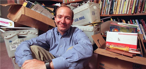 Amazon kauft US-Hausärzte-Kette One Medical Vom Buchhändler zum Oberarzt? Amazon-Gründer Jeff Bezos im Jahr 1996. Jetzt steigt das Unternehmen in die hausärztliche Primärversorgung ein.