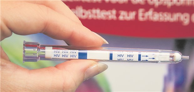 Mit HIV-Selbsttest die Hemmschwelle überwinden! Vom Selbsttest auf das HI-Virus erhoffen sich Experten, dass er die Hemmschwelle für einen Test senkt.