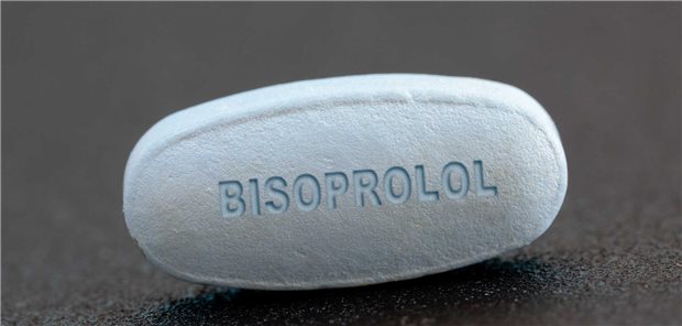 Eine Tablette Bisoprolol, ein Betablocker der klassischerweise zur Behandlung von Bluthochdruck verwendet wird.