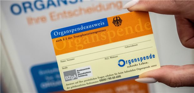 Zahl der Organspenden in Bayern leicht gestiegen Ein Organspendeausweis