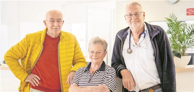 Von Ruhestand ist (fast) keine Rede: Dr. Wilhelm Hermeling, Hedwig Kröger, Dr. Horst-Friedrich Knieling (v.l.n.r.) im MVZ Werlte.
