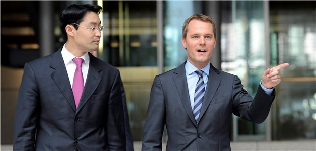 Als der FDP-Ikarusflug nach vier Jahren endete Von der CSU als „gesundheitspolitische Gurkentruppe“ beschimpft: Philipp Rösler, Daniel Bahr (beide FDP).