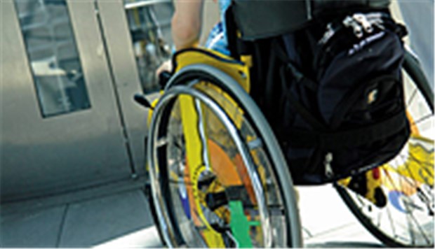 Gezieltes Schniefen ermöglicht Lenken eines Rollstuhls Von der sogenannten "Schnief-Steuerung" können Patienten mit Querschnittslähmung profitieren.