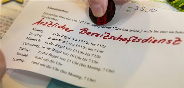 Von einem HNO-Arzt aus Hessen hatte die KV pauschal 750 Euro als Finanzierungsbeitrag für den ärztlichen Bereitschaftsdienst gefordert. Auf Antrag setzte sie den Beitrag auf 10 Euro herab.