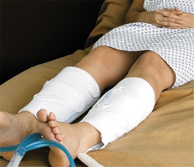 Kompressionstherapie lindert Symptome bei RLS Von einer Kompressionstherapie nur an den Waden oder auch am Oberschenkel profitieren einige Patienten mit Restless-leg-Syndrom.