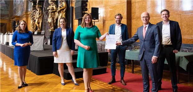 Von links: Sozialsenatorin Melanie Leonhard (SPD), Grünen-Chefin Anna Gallina, Katharina Fegebank (Grüne), Zweite Bürgermeisterin Anjes Tjarks (Grüne), Erster Bürgermeister Peter Tschentscher (SPD) und Dirk Kienscherf (SPD).
