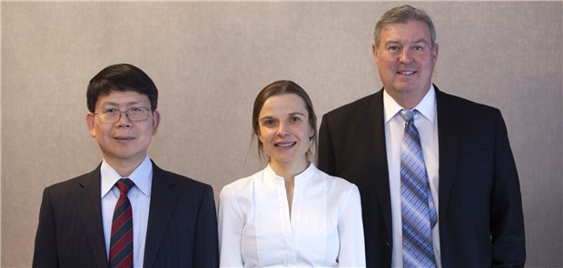 Von links nach rechts: Zhijian J. Chen, Andrea Ablasser und Glen Barber