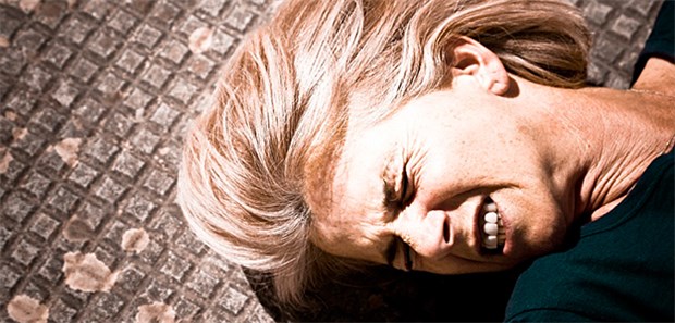 In die Röhre statt unters Messer? Vor Jahren gestürzt und dann Epilepsie: Wissenschaftler sind dieser Verbindung auf der Spur.