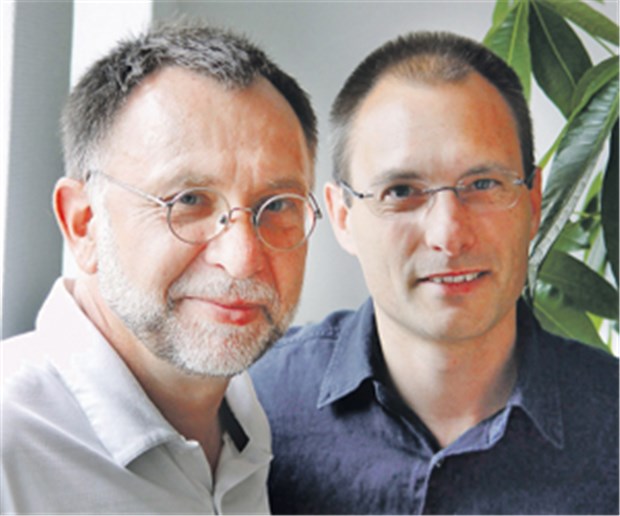 Therapievorschlag: Ehrenamt Vor allem Chroniker interessieren sich für soziale Aufgaben, so die Erfahrung von Dr. Matthias Lindenblatt (l.) und Dr. Hendrik Rötterink.