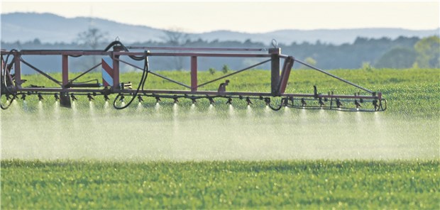 Regierung muss beim Düngerecht nachlegen Vor allem in Gebieten mit landwirtschaftlich genutzten Gebieten ist das Grundwasser in Deutschland an vielen Stellen zu stark mit Nitrat belastet. Mit daran schuld: die Überdüngung.