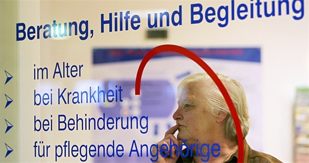 Mehr Einfluss für Kommunen Vor dem Besuch eines Pflegestützpunkts: Die kommunale Beratung soll noch besser werden.