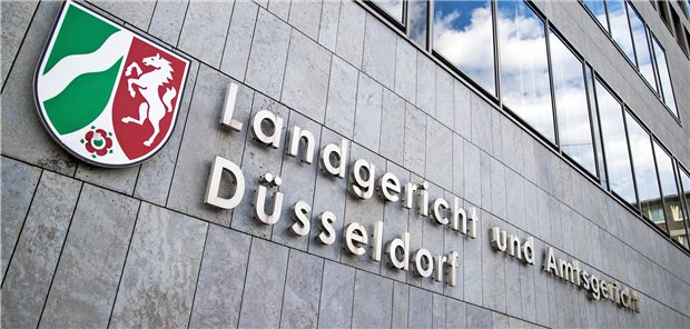 Tod nach Schönheits-Op: Chirurg vor Gericht Vor dem Düsseldorfer Landgericht beginnt demnächst der Prozess gegen einen Schönheitschirurgen. Er soll bei Glutealaugmentationen gravierende Fehler gemacht haben, zwei Patientinnen sind gestorben.