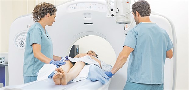 Mehr als reine Diagnostik? Vor der CT: Ein negativer Befund beruhigt die Patienten. Wiedervorstellungen wegen ähnlicher Beschwerden sind dann seltener.