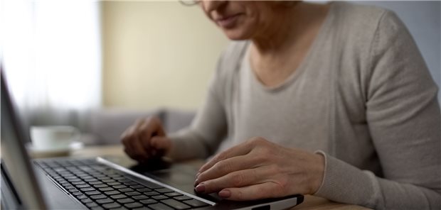 Gehirntraining vor Op: Wer vorher übt, ist später weniger verwirrt Vor der Op: Ein einstündiges computerbasiertes kognitives Training an mehreren Tagen kann bei älteren Patienten die Entwicklung eines Durchgangssyndroms verhindern.