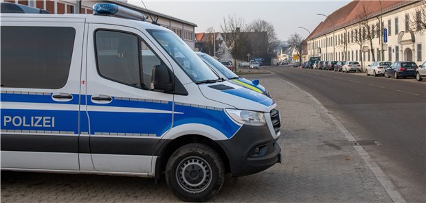 Bundesweite Durchsuchungen wegen mutmaßlich falscher Corona-Impfbescheinigungen Die Kriminalpolizeiinspektion Dillingen ermittelt gegen Personen, die sich von einem Arzt falsche Impfausweise besorgt haben sollen.