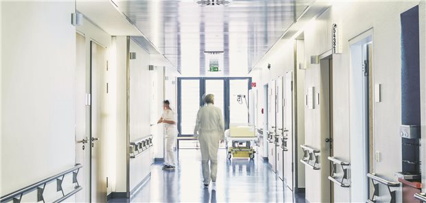 Trotz Klinik-Insolvenzwelle: BMG plant kein Vorschaltgesetz Klinikflur