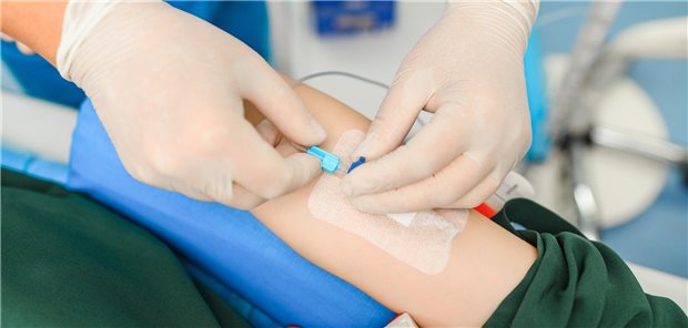 Vor einer bildgebenden Untersuchung wird unter Umständen Kontrastmittel verabreicht. Das ist Stress für die Niere.