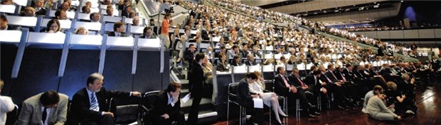 Schmidt erwartet harten Streit um medizinischen Fortschritt für alle Vor etwa 1500 Gästen wurde gestern im Berliner ICC der 11. Deutsche Hauptstadtkongress eröffnet.