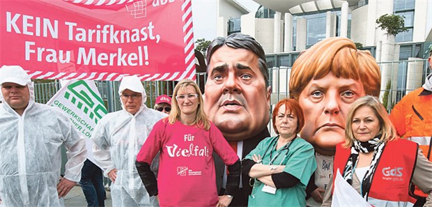 Tarifeinheit wird wohl kommen Vor wenigen Wochen haben Mitglieder der Berufsgewerkschaften vor dem Bundeskanzleramt demonstriert.