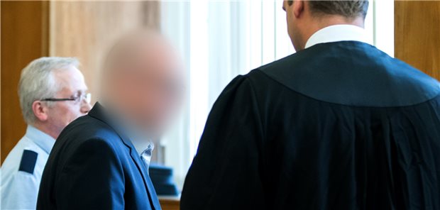 Krebsmittel-Panscher aus Bottrop muss Haft antreten Vor zwei Jahren am Landgericht Essen: Der angeklagte Apotheker wollte sich damals nicht näher zur Sache äußern.