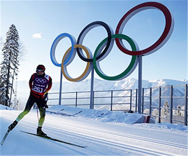 Mit Psycho-Tricks zur Olympia-Medaille Vorbei an den Olympiaringen: Tobias Angerer trainiert in Krasnaya Polyana bei Sotschi, wo die Langläufer um Medaillen kämpfen.