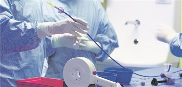 TAVI bleibt in Deutschland auf Erfolgskurs Vorbereitung zur Implantation einer Aortenklappe via Herzkatheter bei einem Patienten mit schwerer Aortenstenose.