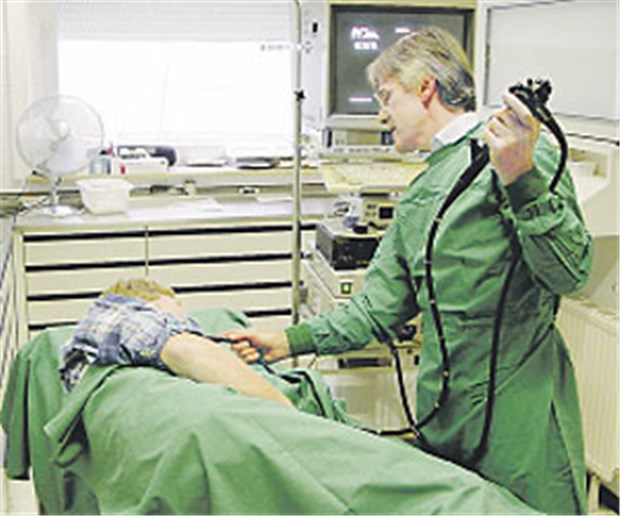 Zur Diagnostik der Nebennieren hat die Endosonografie die Nase vorn Vorbereitung zur Untersuchung der Nebenniere.