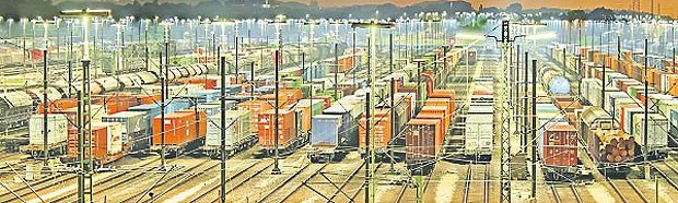 Amerikas Eisenbahn-Aktien nehmen Fahrt auf Vorbild Deutschland: Auch in den USA setzen immer mehr Unternehmen auf den Transport ihrer Waren auf der Schiene statt auf der Straße.