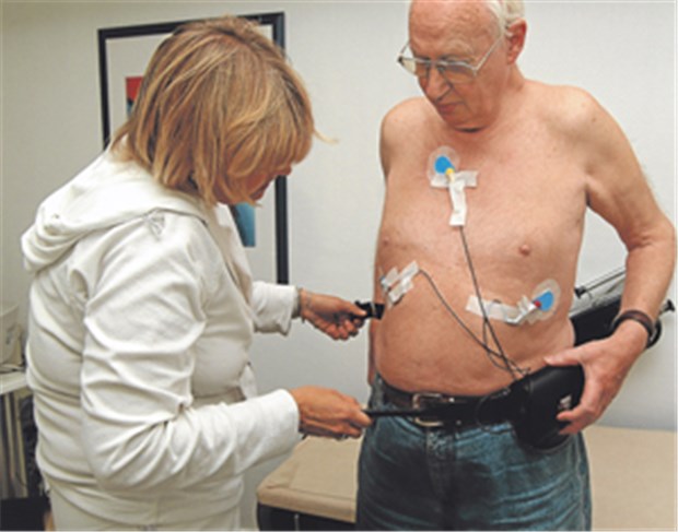 Beim Vorhofflimmern ändern sich die Regeln Vorhofflimmern lässt sich mit einem Langzeit-EKG abklären. Danach entscheidet der Arzt, ob eine Antikoagulation notwendig ist oder nicht.