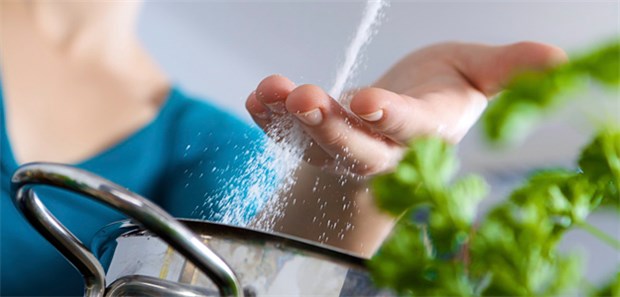 Zu viel Salz schwächt das Immunsystem Vorsicht vor zu viel Salz: Eine neue Studie deutet darauf hin, dass es die Wundheilung verzögern kann.