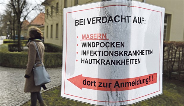 Jeder Vierte musste ins Krankenhaus Vorsichtsmaßnahme am Virchow-Klinikum der Charité in Berlin: Im April wurden Patienten mit Verdacht auf Masern, Windpocken oder andere Infektionen sowie mit Hautkrankheiten in gesonderten Räumen erwartet.