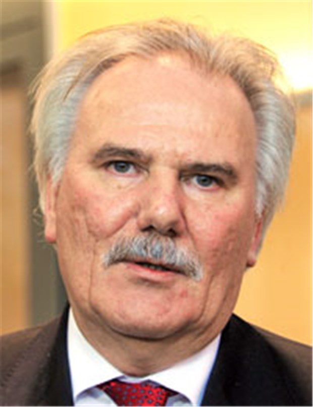 KV-Chef wegen Vorteilsnahme verurteilt Vorsitzender der KV Brandenburg, Dr. Hans-Joachim Helming.