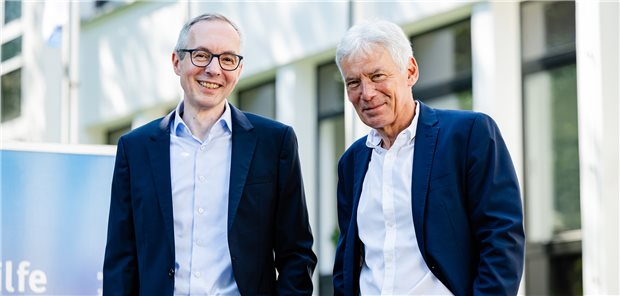 Deutsche Krebshilfe nimmt im vergangenen Jahr 165 Millionen Euro ein Vorstand der Deutschen Krebshilfe: Dr. Franz Kohlhuber und Gerd Nettekoven (r.).