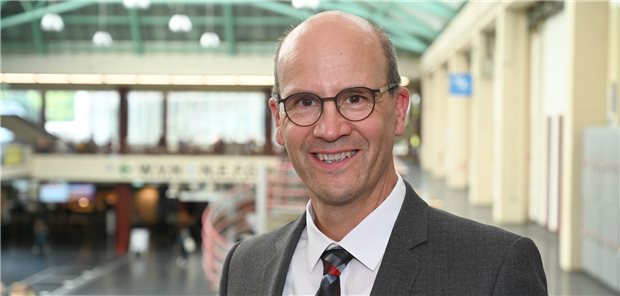 W3-Professur für Schulte am Esch W3-Professor an der Universität Bielefeld: Jan Schulte am Esch.