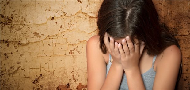 Nicht auf Kurs beim Kampf gegen HIV und Aids Wachsende Armut begünstigt häusliche Gewalt und gefährdet vor allem Mädchen und junge Frauen. Das treibe Menschen in prekäre Situationen, in denen das Risiko einer HIV-Infektion steige, betont UNAIDS.
