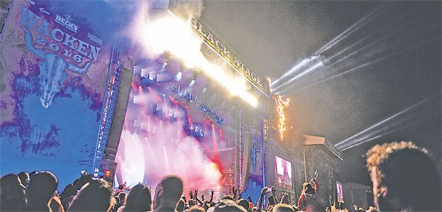 Ärztliche Versorgung in Wacken Wacken 2016 - ein Hexenkessel, in dem 75 000 Hard-Rock-Fans wild feiern.