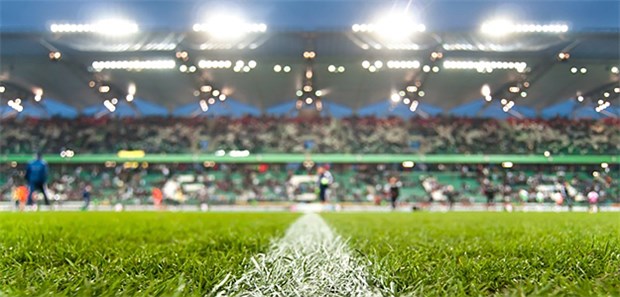 Vom Pflaster bis zur Terrorvorsorge Während Fans im Stadium feiern, kümmern sich medizinische Helfer vor Ort um Notfälle.