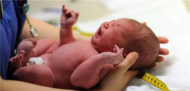 Weniger Geburten: Frauen haben wegen Corona Kinderwunsch aufgeschoben Während in vielen europäischen Ländern die Fruchtbarkeitsziffer schon zu Beginn der Pandemie sank, blieb sie in Deutschland zunächst konstant, stieg sogar leicht. Das hat sich seit Jahresbeginn geändert.