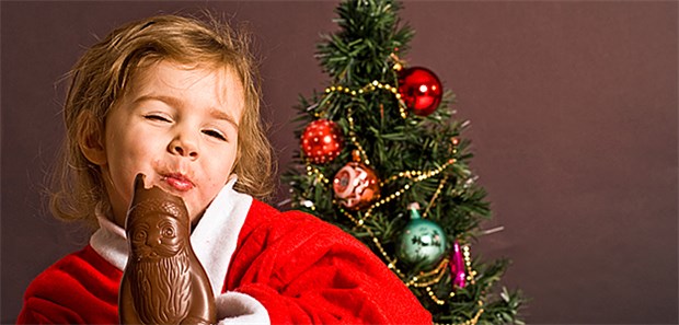 Weihnachtsmann geht, Osterhase kommt Während zuhause noch der Weihnachtsmann vergnüglich vernascht wird, ist die Produktion in den Fabriken schon auf das langohrige Schokomodell umgestellt worden.