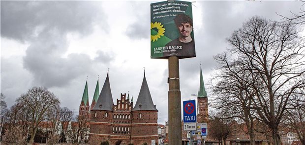 Medizinstudent Balke gewinnt Direktmandat in Lübeck Wahlplakat des 24-jährigen Medizinstudenten Jasper Balke in Lübeck: Das Mandat gewann er mit 31,5 Prozent knapp vor der CDU, die 31,1 Prozent erzielte.