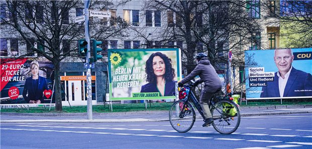 Wahlplakate in Berlin für die Wiederholungswahl des Abgeordnetenhauses: Knapp 2,5 Millionen Berlinerinnen und Berliner sind am 12. Februar erneut zum Urnengang aufgerufen.