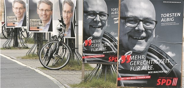 Bilanz der "Dänen-Ampel" Wahlplakate mit den Spitzenkandidaten Daniel Günther (CDU) und Torsten Albig (SPD) in Kiel.