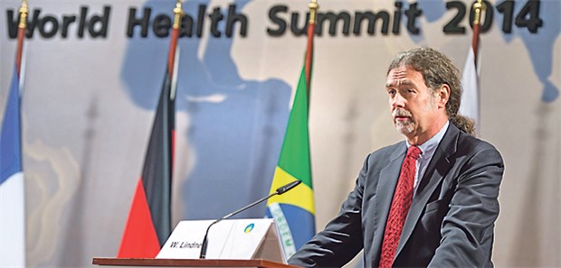 Kampfansage an Ebola Walter Lindner, Beauftragter der Bundesregierung für den Kampf gegen Ebola, fordert mehr EU-Koordination.